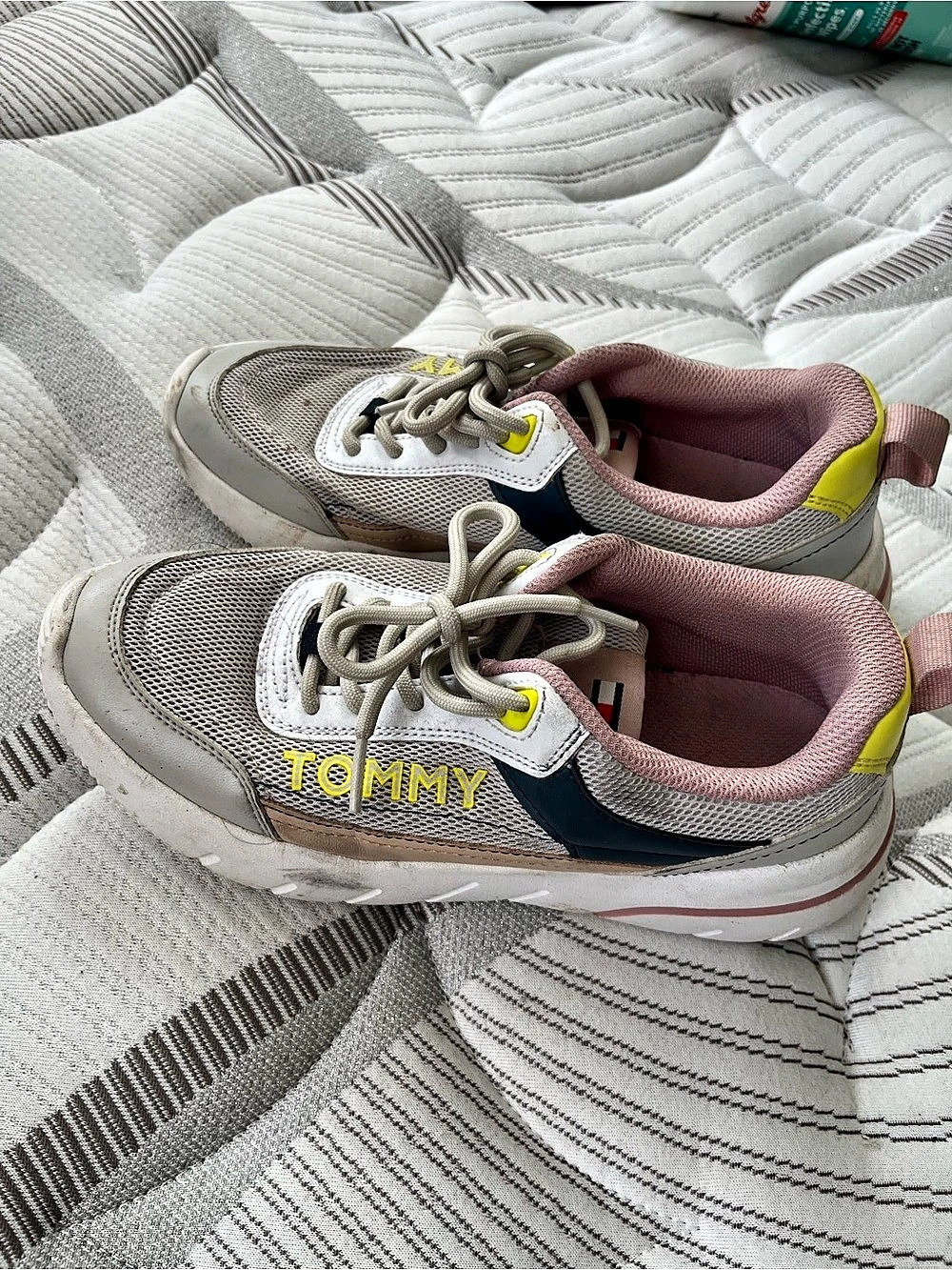 Tommy Hilfiger Women's Gray & Pink Sneakers